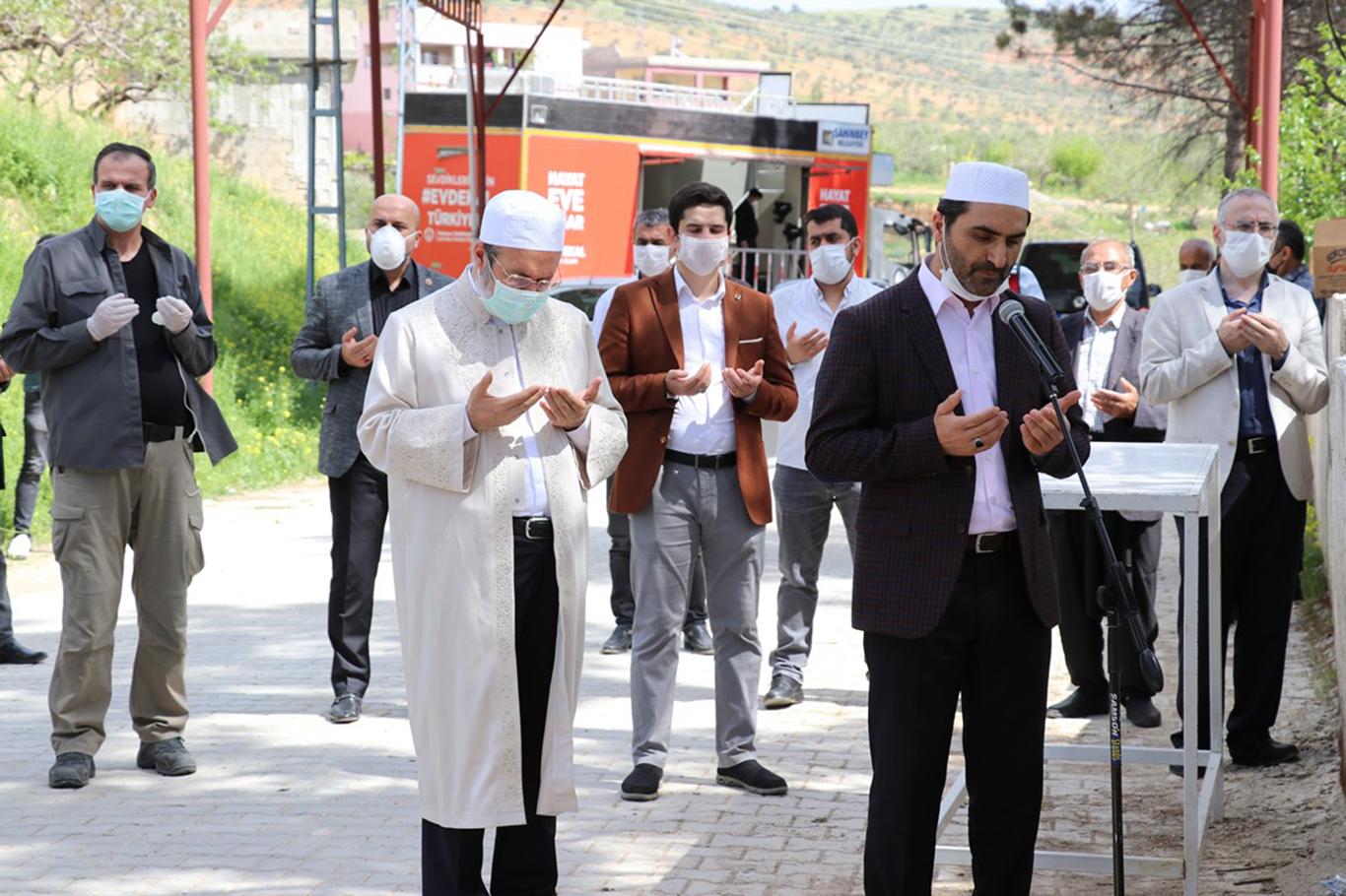 Covid-19 nedeniyle vefat eden Mehmet Görmez’in annesi dualarla defnedildi